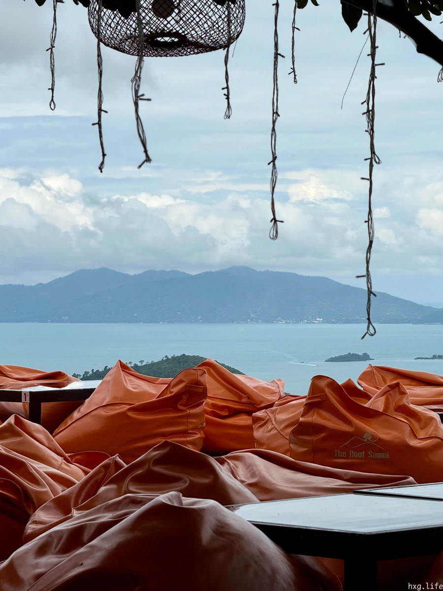 远处的帕岸岛（Koh Pangan）